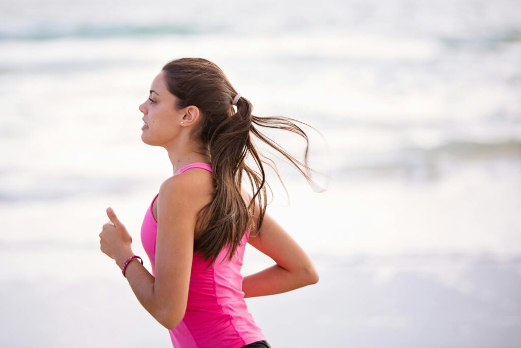 Eine Frau beim Joggen